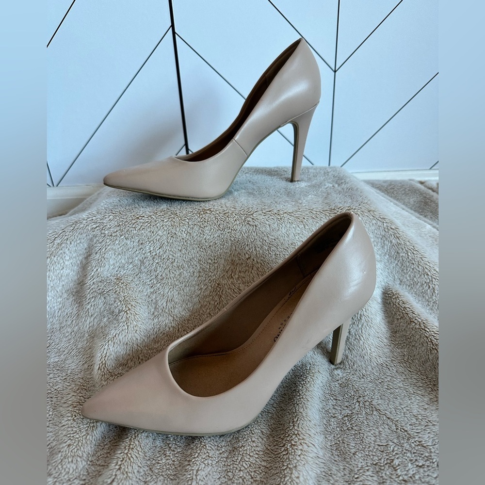 Christian Siriano Nude Pointed-Toe Stiletto Pump